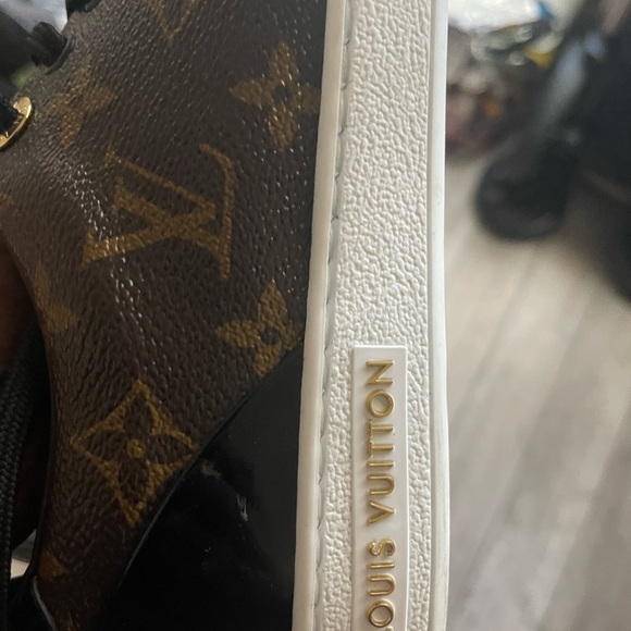 Only wore once ! Authentic - Picture 5 of 6